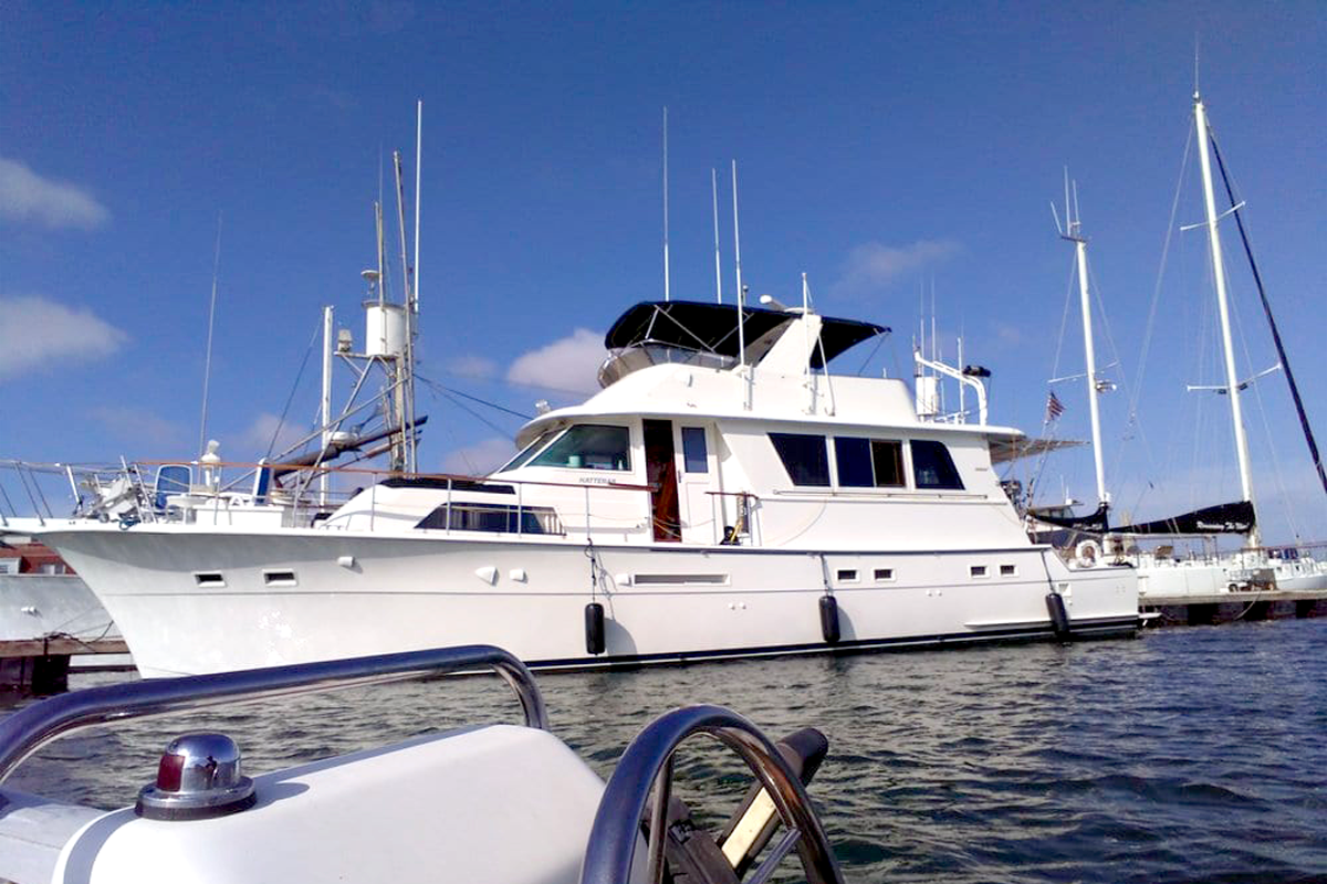 60 Hatteras Mai Tai Yacht Charters