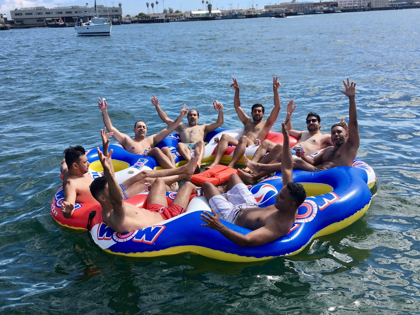 Birthday Party on a Yacht: Themes, Décor & Fun Ideas